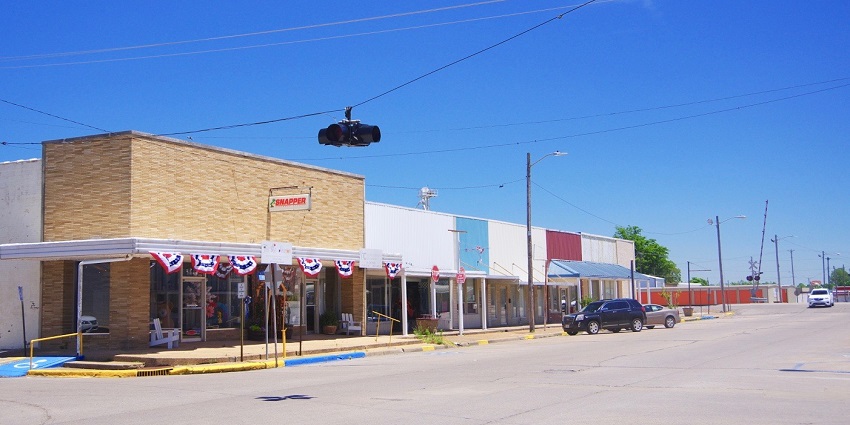 Charming boutiques and artisan stores line Fulton’s red-brick streets in a lively downtown area.