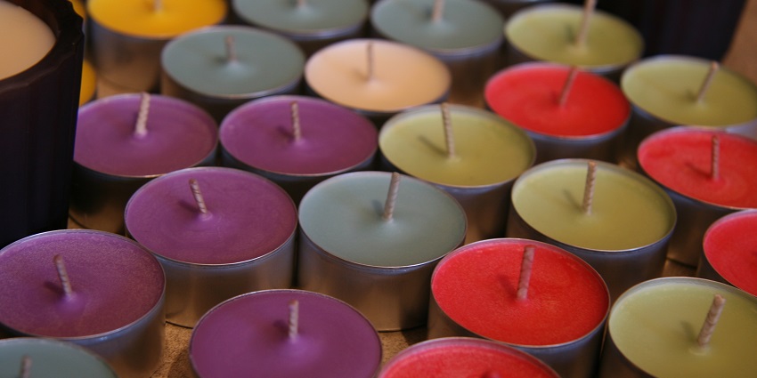 Image of handmade beeswax candles and charming artisanal Dutch crafts.