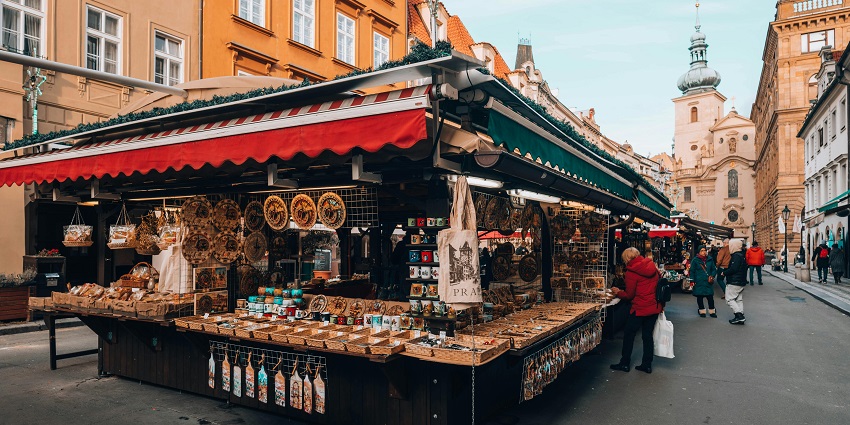 Things to do in Nashville in December include browsing handmade crafts, ornaments, and gifts at a festive outdoor holiday market.