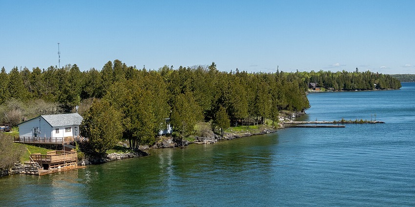 The world’s largest freshwater island with cultural festivals and lakes.