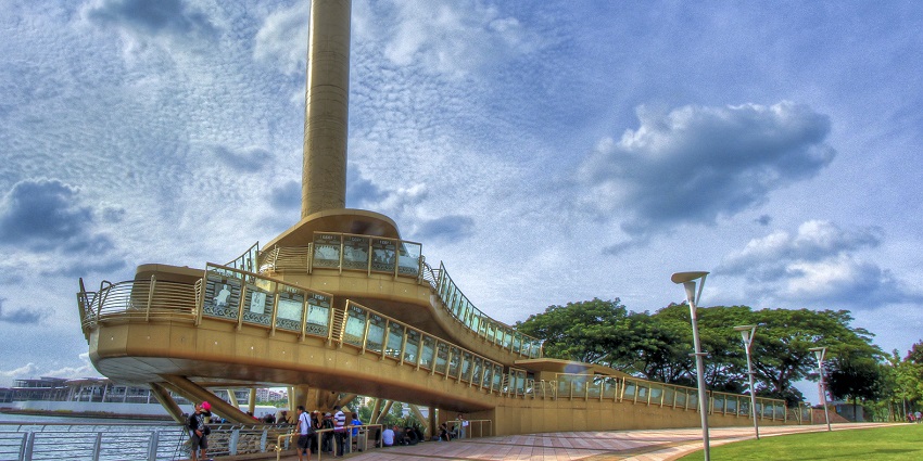 A scenic spot to enjoy sunset views and learn about Malaysia’s history.