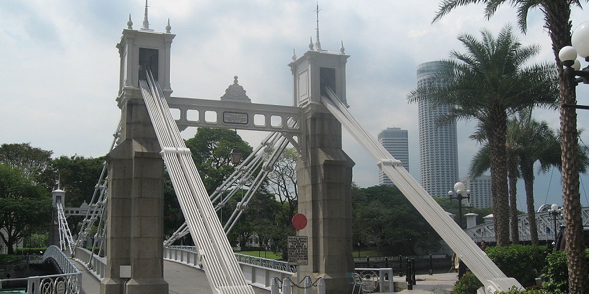 The Cavenagh Bridge, one of the monuments in Singapore, with a distinctive suspension.