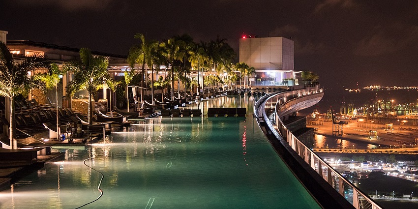 Relaxing by a rooftop pool with skyline views, one of the top things to do in downtown Miami at night.

