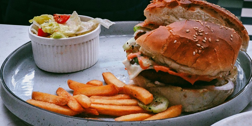 Savour hearty American comfort food at classic, retro-style eateries in Bullhead City.