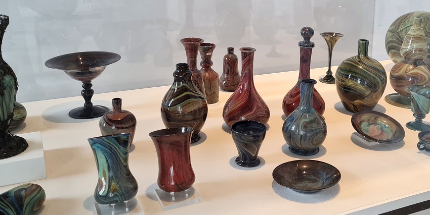 Admire and buy dazzling Murano glassware, each handcrafted piece a symbol of Italian artistry.
