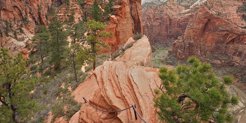 Things to do in Zion Park include hiking along narrow rock ridges with steep drop-offs.