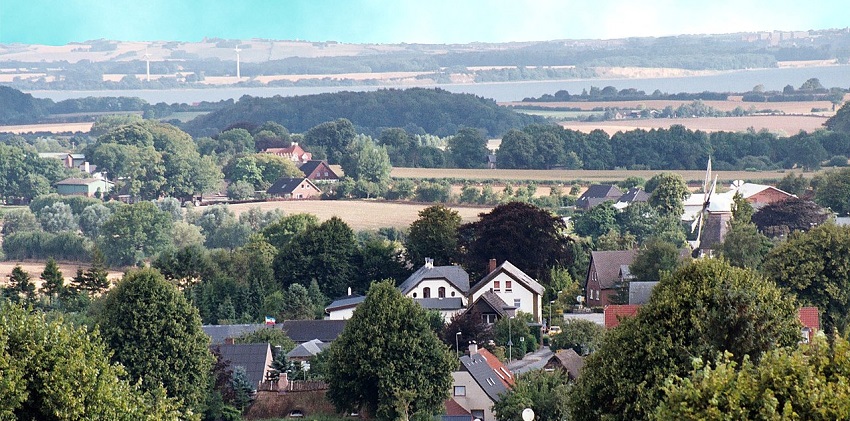 Enjoying scenic views of the countryside is one of the most relaxing things to do in Ettlingen.