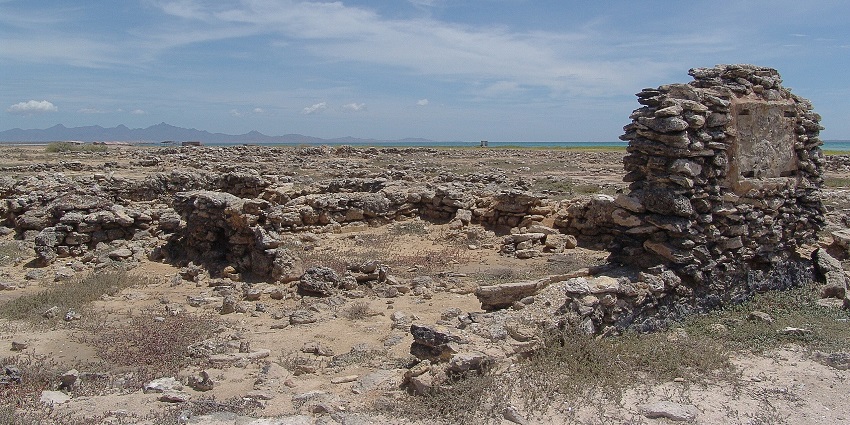 A mostly deserted island with rich pearl diving history and archaeological remains from colonial times, among the best islands in Venezuela.