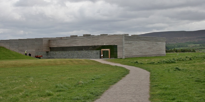 Culloden Battlefield Modern, low-profile visitor centre set against grassy hills