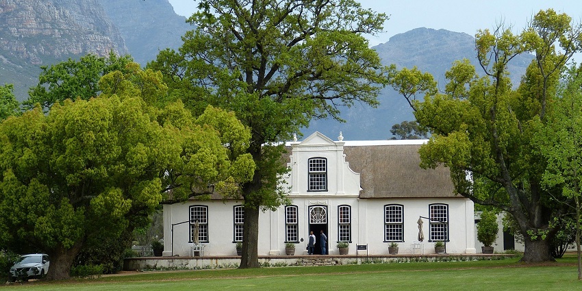 Exterior view of a history museum building showcasing cultural architecture and heritage.