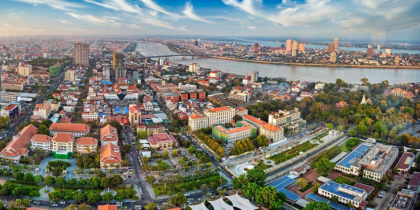 Cityscape of Phnom Penh sparks the question how many days in Cambodia is enough