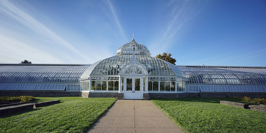 Things to do in Pittsburgh include visiting the conservatory, a glasshouse filled with plants.