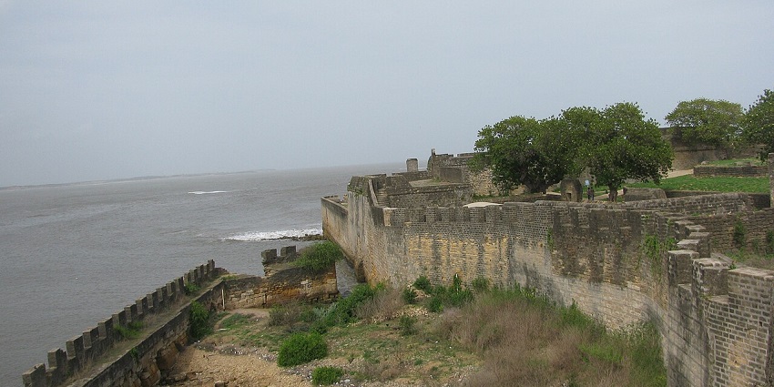 Image of the Diu fort on the Diu Island, one of the ideal spots for history lovers.