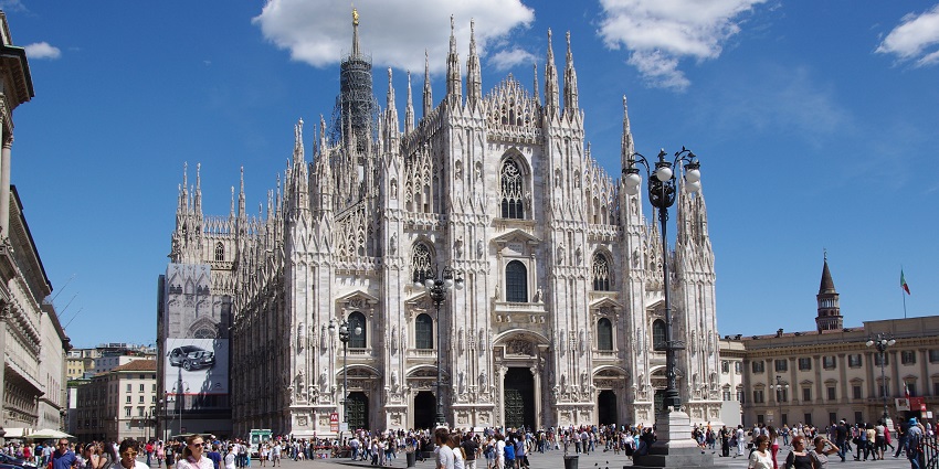 Duomo di Milano, with its detailed Gothic architecture, tall street lamps, is one of the top historical places in Italy.