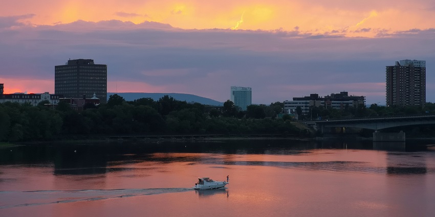Relax on a scenic river cruise offering views of Ottawa’s architecture at golden hour.