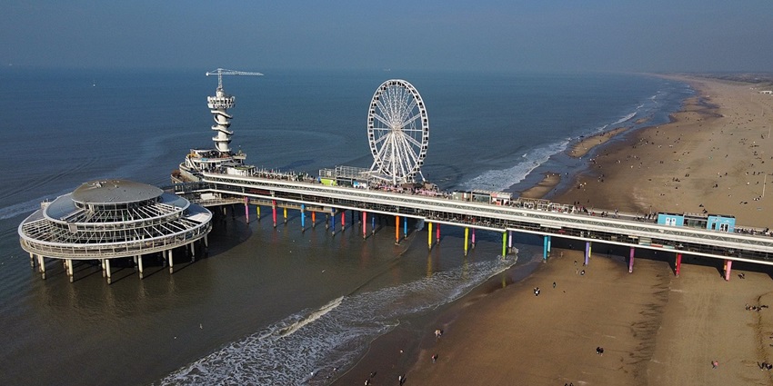Relax on wide sandy beaches or stroll the bustling pier packed with shops, rides, and seaside cafes.
