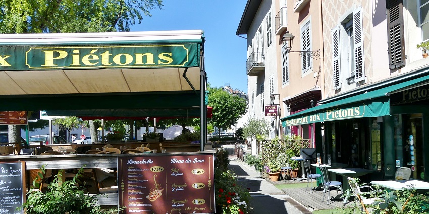 Savor local dishes on a rooftop terrace with panoramic views of Lyon’s skyline.