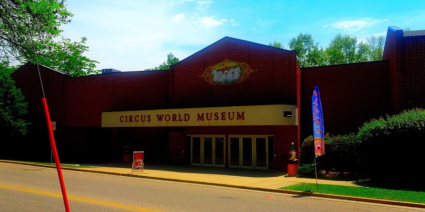 Lively circus show featuring acrobats, animals, and colourful performances for all ages.
