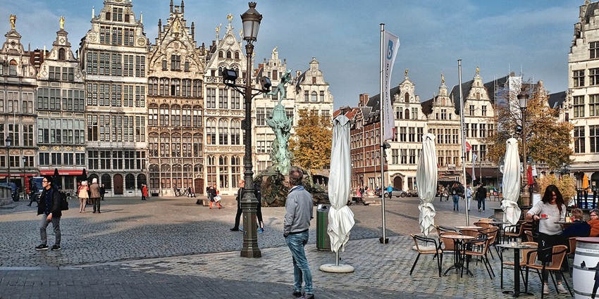Dance, dine, and drink at Grote Markt’s vibrant square lined with lively bars, cafes, and music venues.