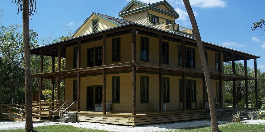 Top things to do in Estero, Florida include visiting Koreshan’s historic white buildings.