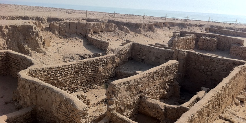 Ancient ruins and seaside promenades across the historically rich Failaka Island, one of the top islands in Kuwait.