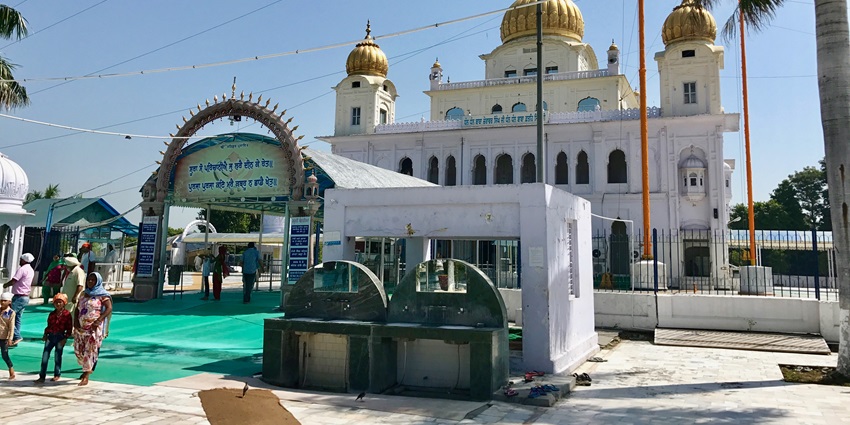 The Fatehgarh Sahib symbolises sacrifice, faith through its religious landmarks.