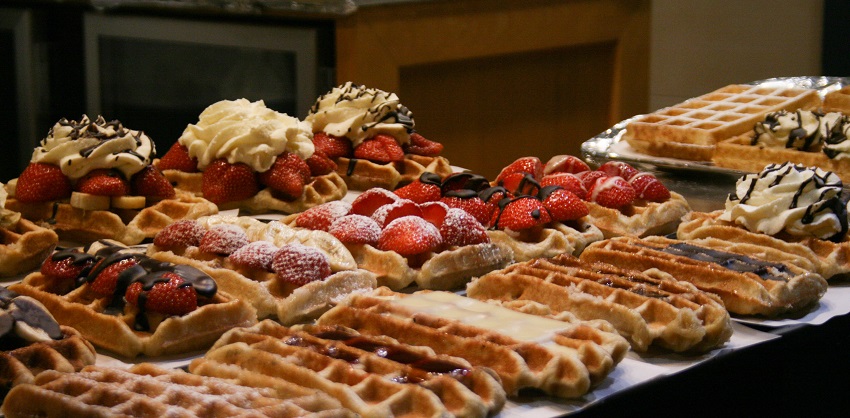 Take home tasty Belgian waffles and speculoos cookies, beloved for their rich flavour and crunch.
