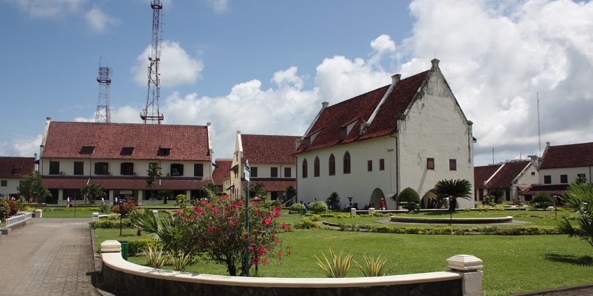 The historic Fort Rotterdam complex in Makassar features Dutch colonial architecture, one of the historical places in Indonesia.