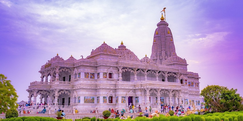 Ganpatipule Temple surrounded by lush greenery under a clear sky, one of the places to visit near Guhagar.