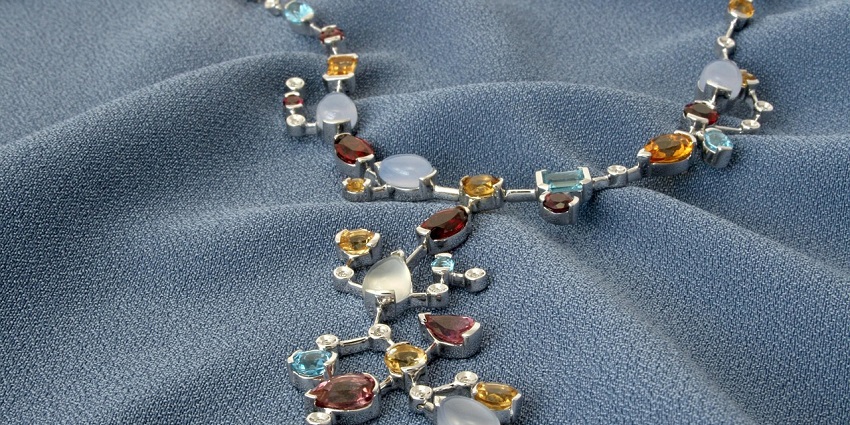 Wear intricate jewellery pieces inspired by Antoni Gaudí’s organic shapes and colourful mosaic patterns.