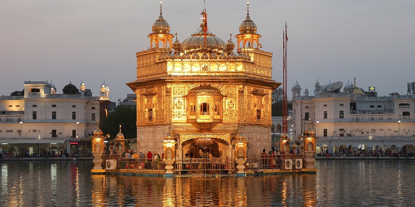 The majestic Golden Temple, on the list of the best places to visit in May in Punjab