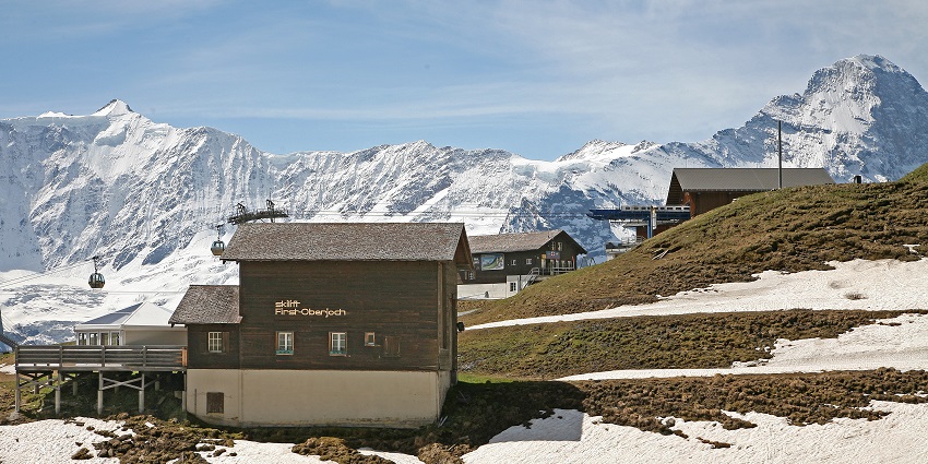 Test your courage on a glass platform and zip line, among the best things to do in Jungfrau.
