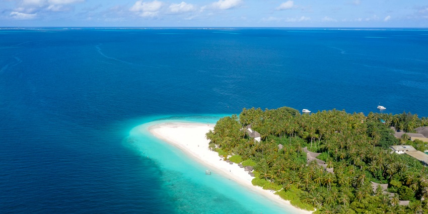 Guraidhoo Island is one of the most scenic bright blue clear water Island in Maldives