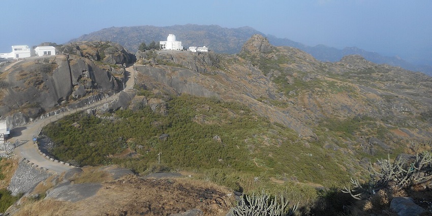 Panoramic landscape from Guru Shikhar, the highest peak of the Aravalli range, among the best places to visit in Mount Abu in October.