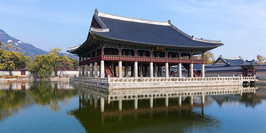 Gyeongbokgung Palace’s architecture, is one of the best historical places in Seoul
