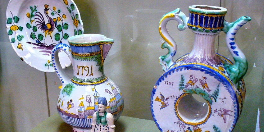 Things to buy in Russia include Gzhel porcelain with its intricate blue-on-white patterns and delicate detail.