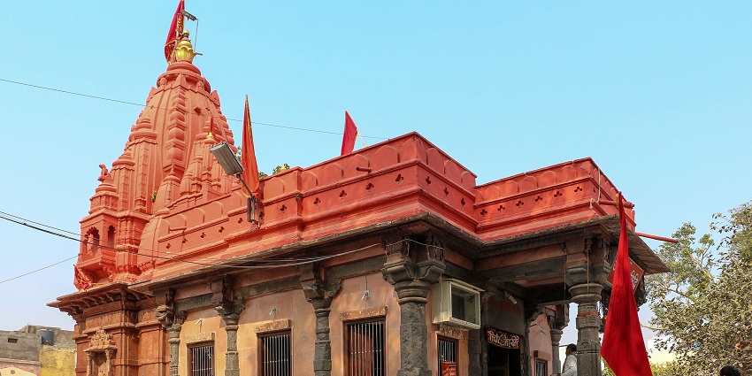 Harsiddhi Mata Temple, a revered Shaktipeeth near Dwarkadhish, holds significance.