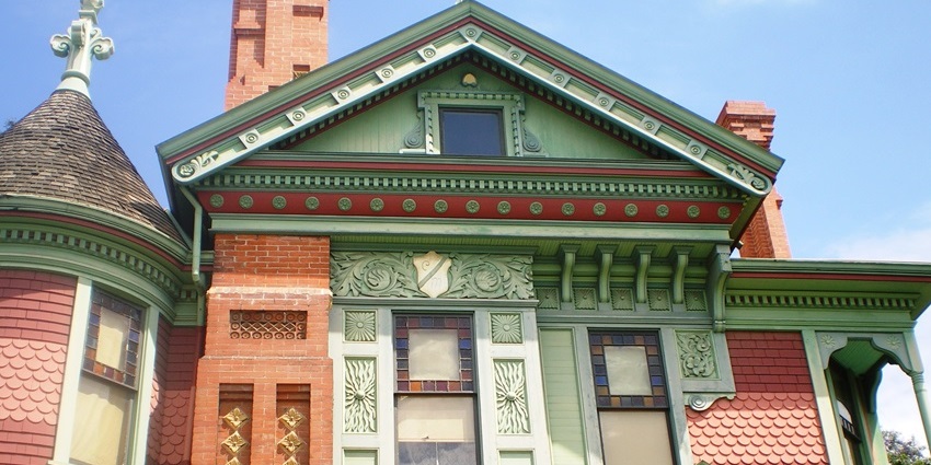 Front facade of Hale House at Heritage Square Museum with a unique green-themed architecture, one of the historical places in Los Angeles.