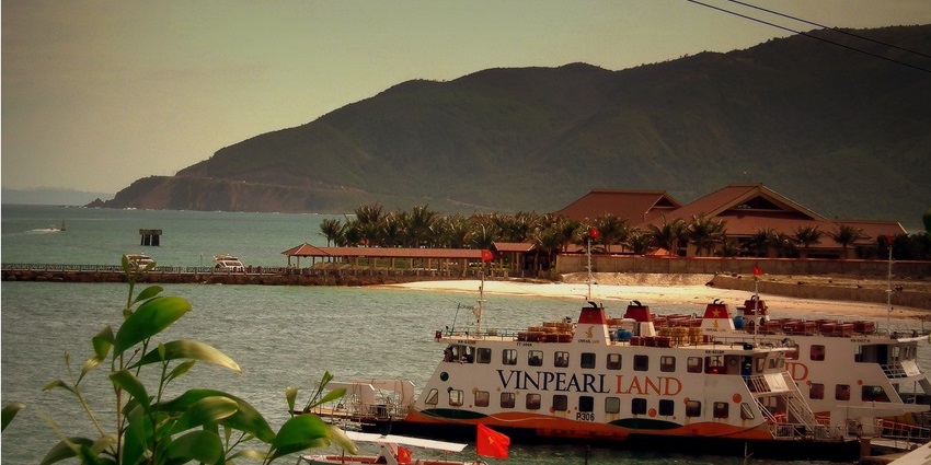 An island home to Vinpearl Resort, this island features luxury resorts, amusement parks