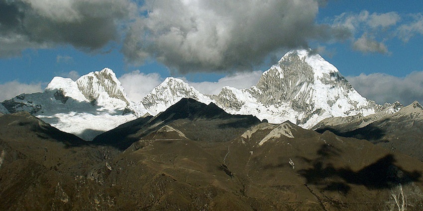 Adventure in Huaraz, the gateway to the snow-capped peaks and stunning lagoons.