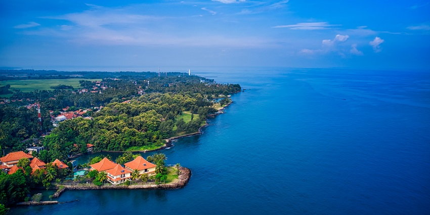 Experience dynamic coastal and local fishing culture at Île-à-Galets.