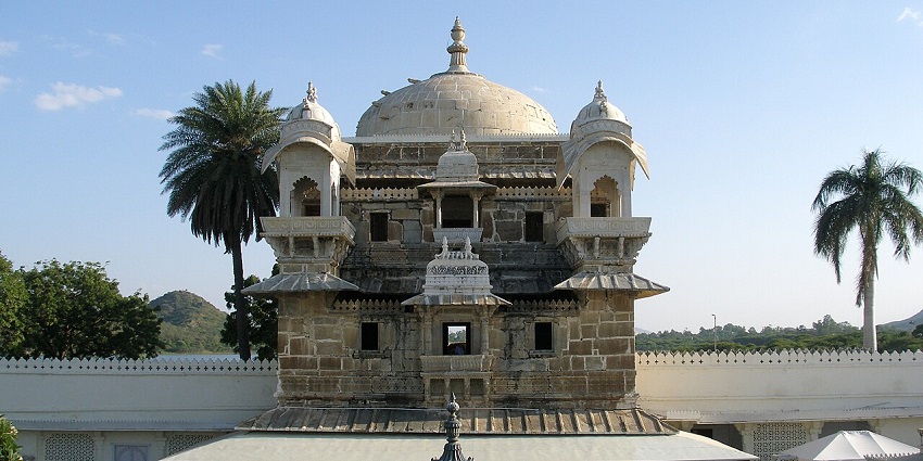 Jag Mandir Palace on Lake Pichola, among the best places to visit in Udaipur in June.