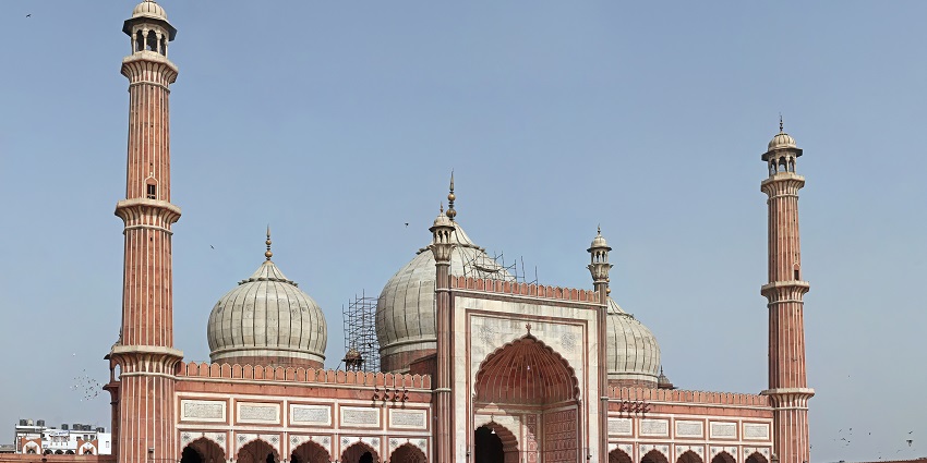 Jama masjid in Old Delhi with traditional Islamic architecture, amongst the top places to visit in Delhi in October.