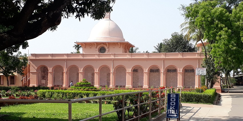 Jayrambati Sarada Devi Temple, among green foliage and trees, amongst the top places to visit in West Bengal in August.