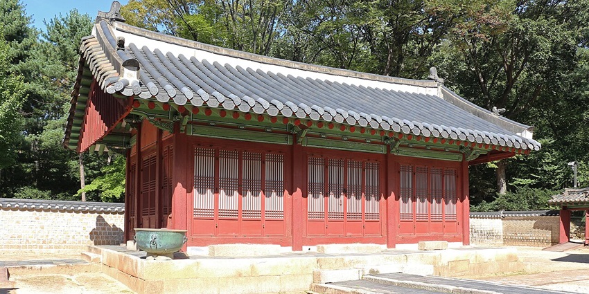 Jongmyo shrine with red-themed architecture, one of the historical places in Seoul