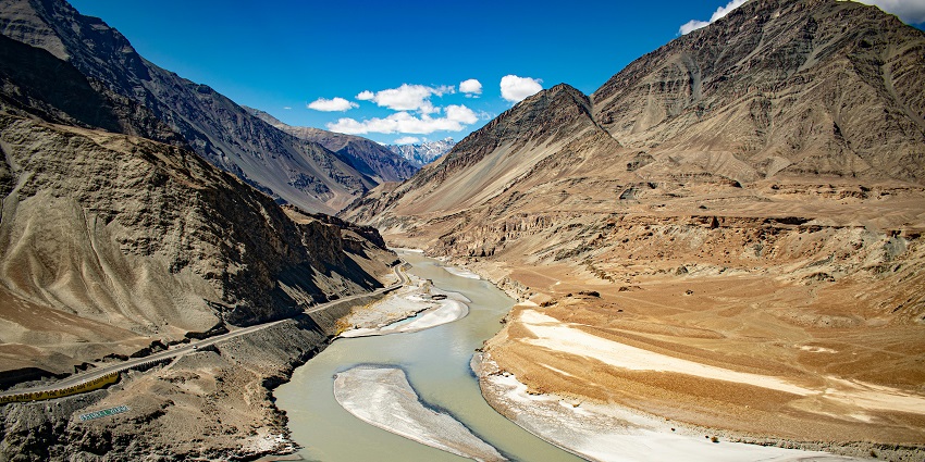 Which month is best to visit Ladakh is when you can observe the majestic confluence
