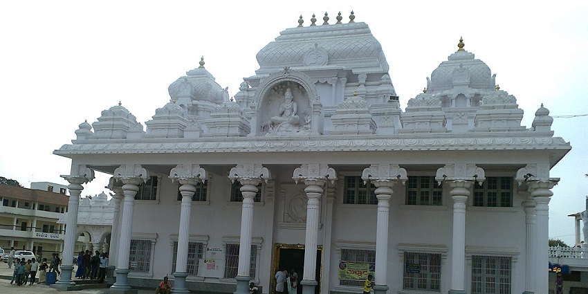 Yogi Narayana Temple in Kaiwara, a serene hill town known for its spiritual heritage, scenic region, and historic caves.