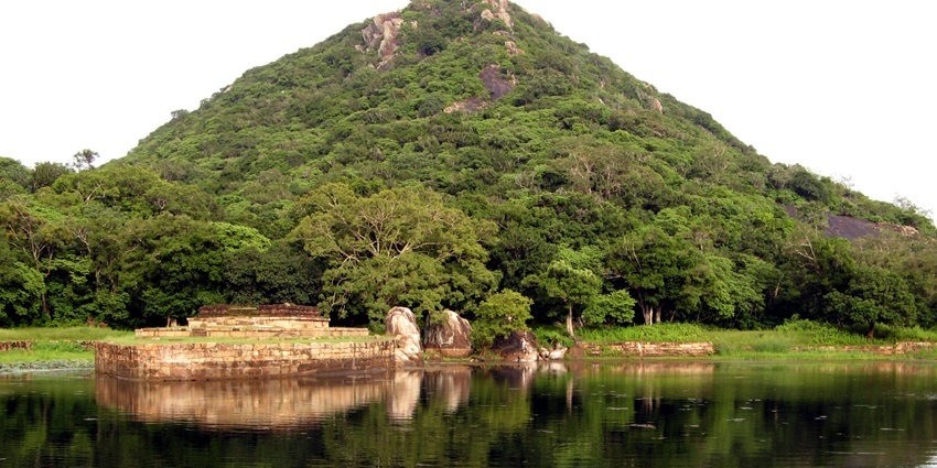 Kaludiya Pokuna, an artificial pool that features a rock-carved bathhouse and the ruins of a small monastery.