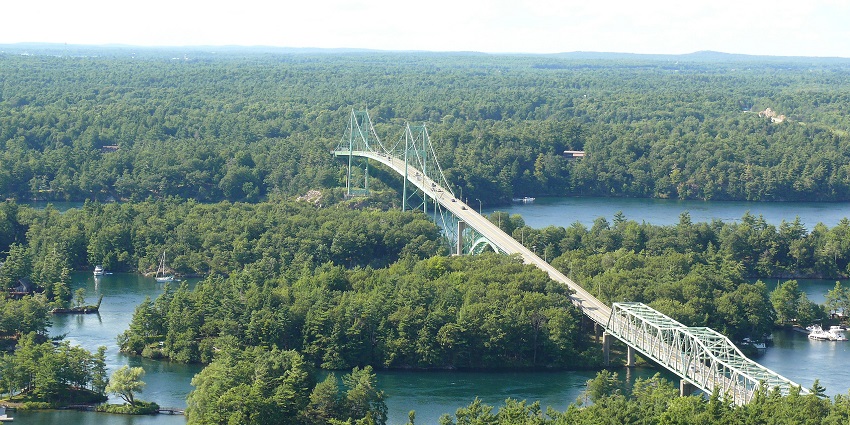 Paddle past castle-topped islets and tree-covered river retreats.