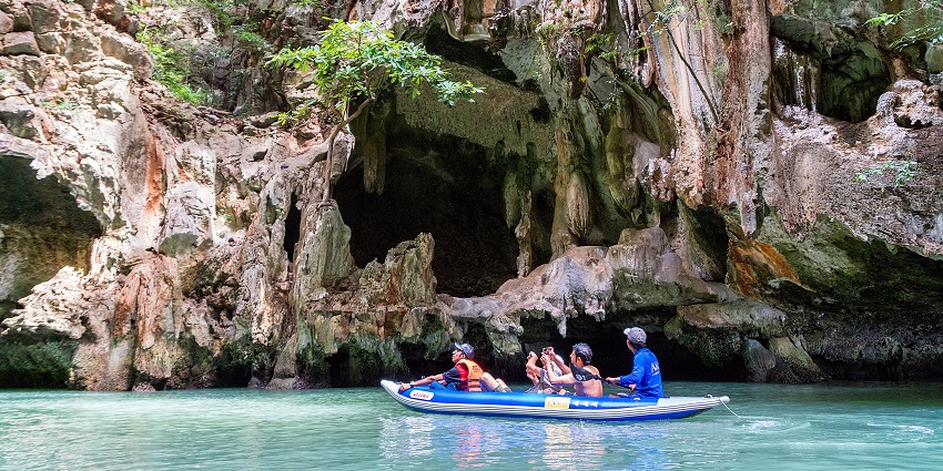 Things to do in Cabo include paddling along rugged coastlines to discover secluded sea caves and crystal-clear coves.